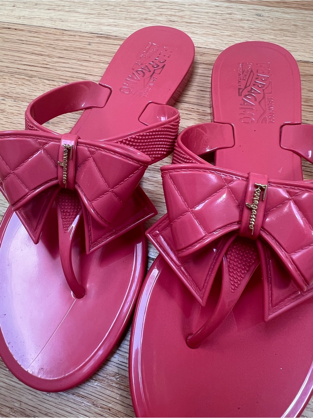Salvatore Ferragamo Coral Pink Bow Jelly Flip Flop Sandals Size 7 - Picture 4 of 7